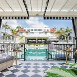 The Lafayette Hotel, Swim Club & Bungalows pics,photos