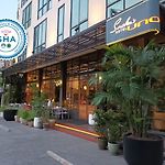 Sacha'S Hotel Uno Sha pics,photos