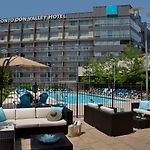 Toronto Don Valley Hotel And Suites pics,photos