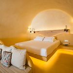 Chic Hotel Santorini pics,photos
