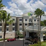 Holiday Inn Express And Suites Tampa I-75 At Bruce B. Downs, An Ihg Hotel pics,photos