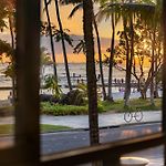 Waikiki Beach Marriott Resort & Spa pics,photos