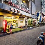 At Hua Lamphong Hotel pics,photos