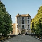 Chateau De Villiers-Le-Mahieu pics,photos