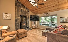 Pet-Friendly Modern Mountain Home With Deck, Hot Tub
