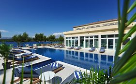 Hotel Antica-Seafront Hotel With Comfortable Rooms And Pool