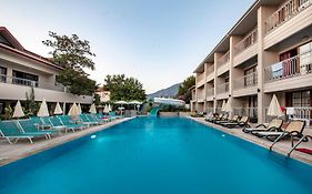 Golden Life Resort Hotel & Spa  4*