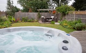 Woodlea House With Hot Tub