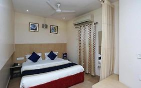 Hotel Malik Residency Kanpur