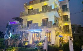 Hotel City Premier Gurgaon 3*