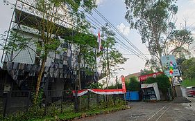 Hotel Kupu Kupu Lembang