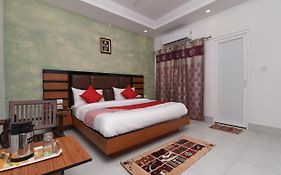 Hotel Noida Suites