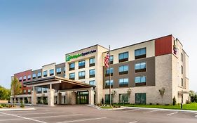 Holiday Inn Express & Suites - Milwaukee West Allis, An Ihg Hotel