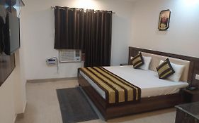 Hotel Royal Central Haridwar 3*