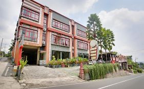 Urbanview Hotel Bergas Indah Bandungan