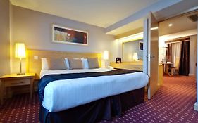 Suites Hotel Knowsley 4*