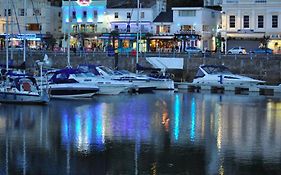 Lovers Retreat - Stunning Marina And Harbour Views With Very Large Balcony And Luxury Accommodation At Harbour Lights