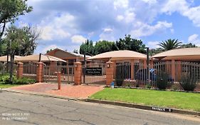 Premiere Guest House Bloemfontein 3*