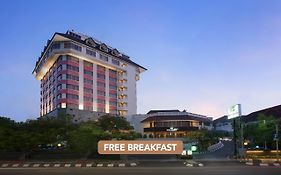 Hotel Santika Premier Semarang 4*