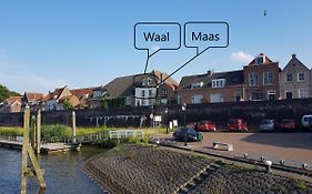Waar Maas En Waal ...