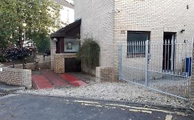 Bright City Centre House - Private Garden & Parking!