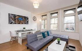 Superb Location, Lovely And Bright 2 Bed