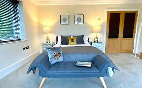 Private Room - The River Room At Burway House On The River Thames