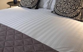 Blackbird Luxury 2 Bed Accommodation Room 7