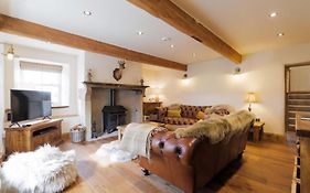 5 Star Cottage On The Green With Log Burner - Dog Friendly