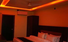 Hotel Shivoy Grand Varanasi 3*