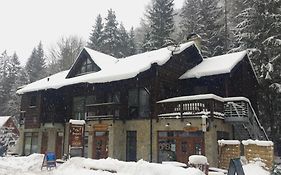 The Dragon'S Lair Chalet
