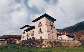 Arha Casona de Carmona (Antiguo Parador de Carmona-Cantabria)
