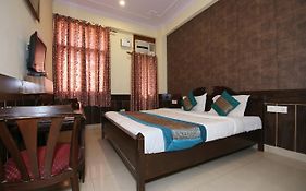 Hotel Sarthi Noida