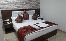 Hotel Midcity Varanasi 3*