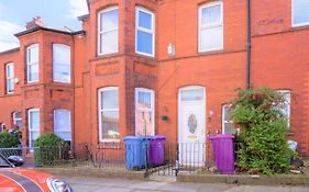 Charming 4-Bed Pet Friendly House In Liverpool