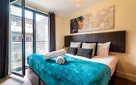 Haus City Centre Apartment - Arcadian - China Town - King Size Bed - Balcony - Parking - Top Rated