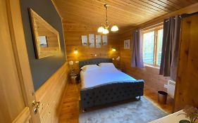 Owlet Lodge At Owlet Hideaway - With Hot Tub, Near York