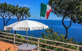 Sea View Di Amedeo Bed And Breakfast