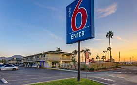 Motel 6 San Bernardino South 2*