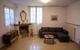 Traditional Villa Appartment With Garden, Also For Gatherings ,15 Minutes From Thessaloniki Airport