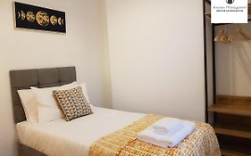 The Townhouse At Avenew Management Serviced Accommodation Stoke-On-Trent With Free Parking & Wifi
