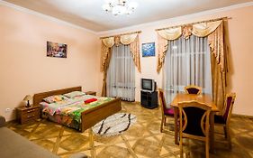 1 Bedroom Apartment In The Center On Lesya Ukrainka Street 7