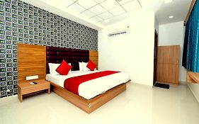 Hotel Millennium Ahmedabad 3*