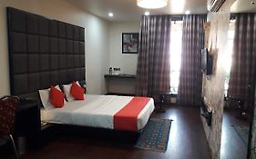Hotel Sandalwood Bhopal
