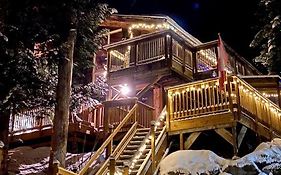 Whistler Lodge Hostel 2*