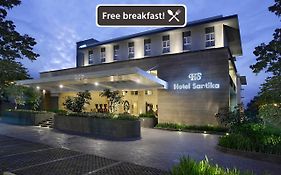 Santika Hotel Mataram 3*