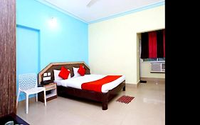 Goroomgo Dittu Holiday Inn Puri  3* India