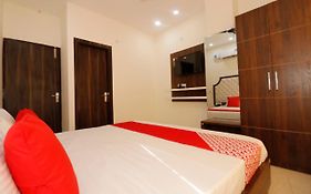 Hotel Aura Zirakpur 3*
