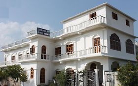 Hotel Isabel Palace Khajuraho 2*