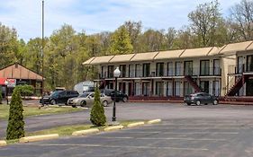 Econo Lodge Inn & Suites Near Split Rock And Harmony Lake